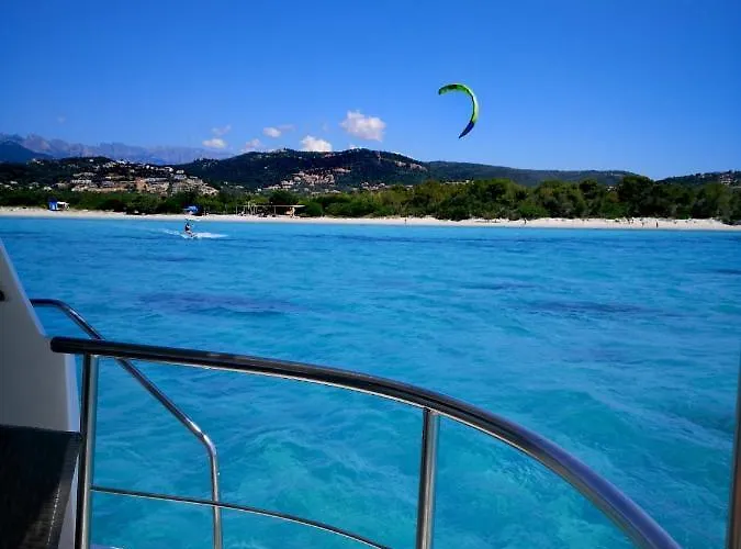 Ocean Yacht Trawler - Le Caloa Botel *