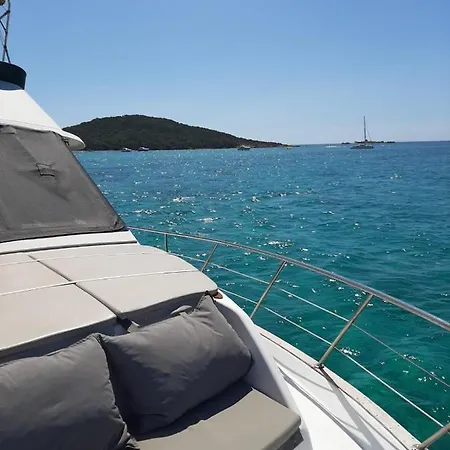Ocean Yacht Trawler - Le Caloa Botel Porto-Vecchio (Corsica)