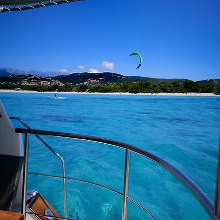 Ocean Yacht Trawler - Le Caloa 船上ホテル *