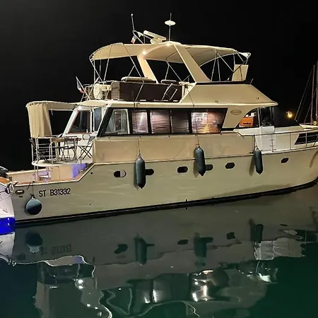 船上ホテル Ocean Yacht Trawler - Le Caloa *