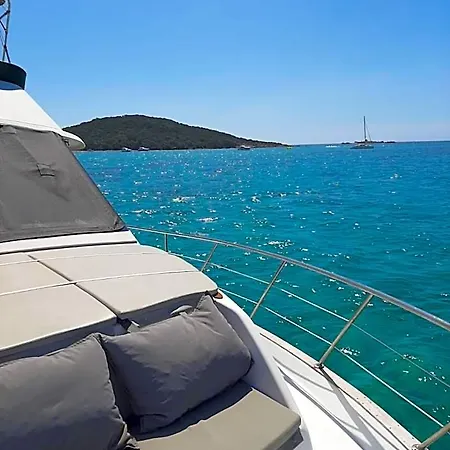 Ocean Yacht Trawler - Le Caloa Hotel en barco *
