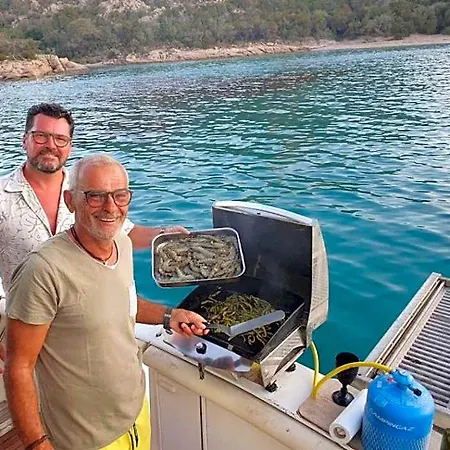 Ocean Yacht Trawler - Le Caloa Hotel en barco