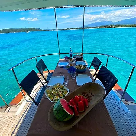 Hotel en barco Ocean Yacht Trawler - Le Caloa *