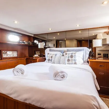 船上ホテル Ocean Yacht Trawler - Le Caloa *