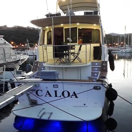 Ocean Yacht Trawler - Le Caloa Hotel en barco
