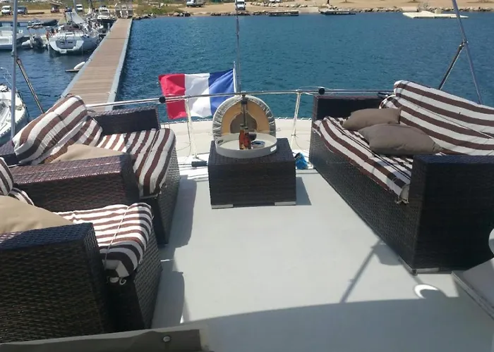 船屋 Ocean Yacht Trawler - Le Caloa 维琪奥港