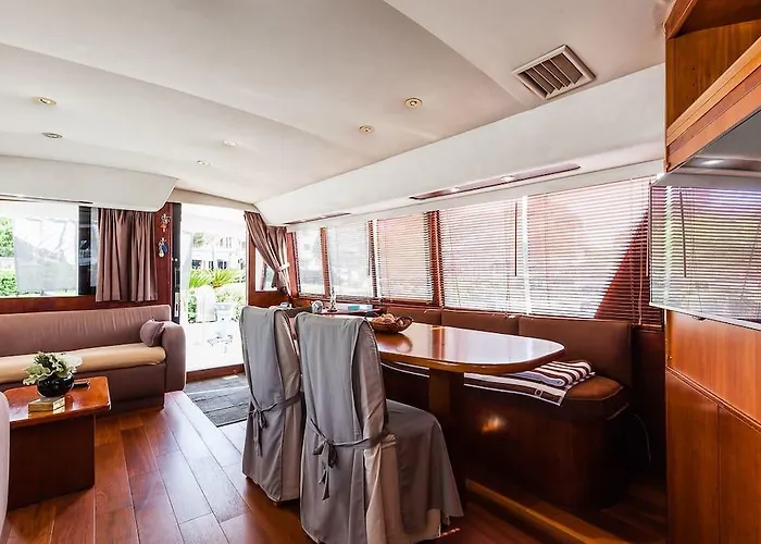 Ocean Yacht Trawler - Le Caloa 维琪奥港