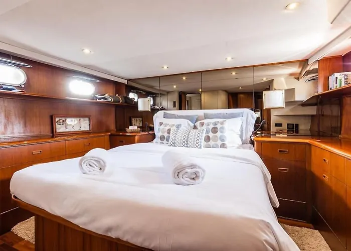 船屋 Ocean Yacht Trawler - Le Caloa *