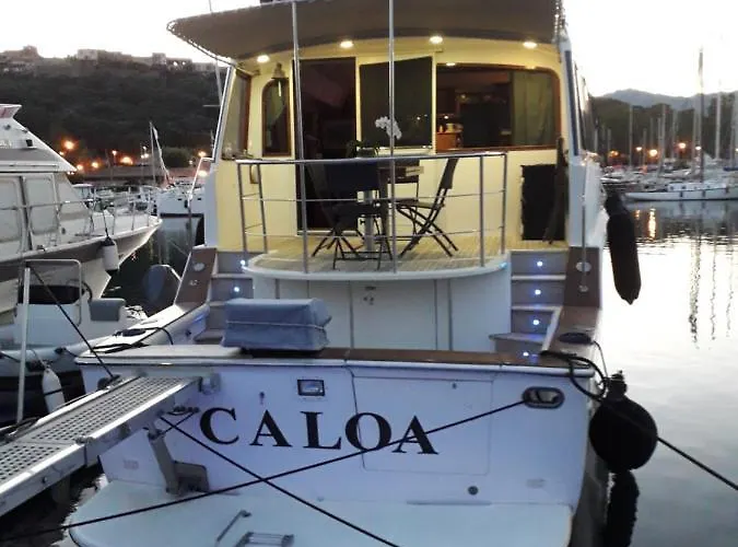 Ocean Yacht Trawler - Le Caloa Botel