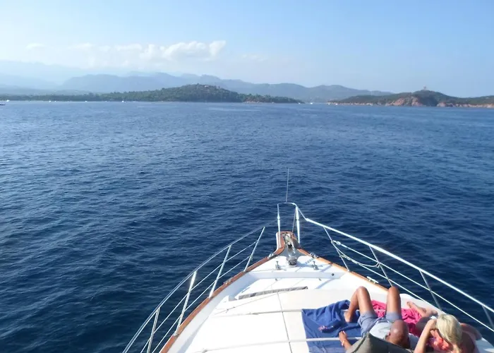 Botel Ocean Yacht Trawler - Le Caloa *